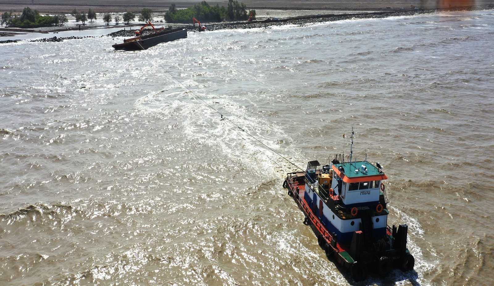 BK Marine tug and barge